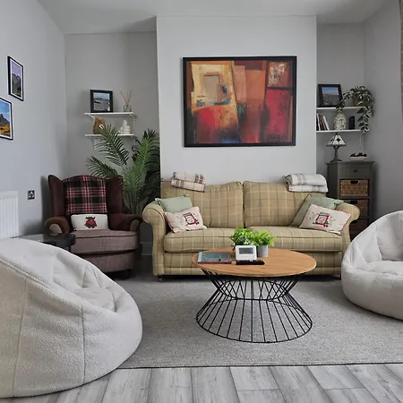 Ample Town House In Workington, West Lakes, District بيت للعطل